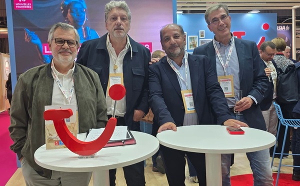 TUI Store : Dominique Bonnet, Christophe Fuss, Philippe Taieb et Denys Lambert sur le stand TUI pour annoncer le rachat par Jancarthier du groupe Palomino - Photo CE
