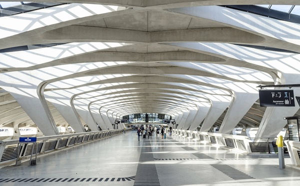 La formule Train + Air est étendue à l'offre OUIGO Grande Vitesse depuis et vers l'aéroport de Lyon-Saint-Exupéry - DepositPhotos.com, jackmalipan