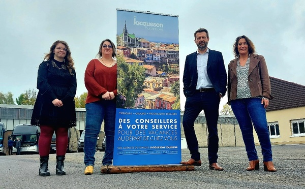 Sébastien Guillaud nouveau directeur général entourée des équipes de Jacqueson Tourisme - Photo Groupe Jacqueson