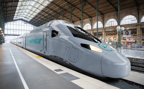 Train Eurostar Celestia en gare de Paris-Nord, Londres St-Pancras ou Bruxelles Midi. Image générée par intelligence artificielle. Les couleurs et la livrée ne sont pas définitifs. ©ALSTOM SA ©SPEEDINNOV SAS 2025. Advanced & Creative Design | Avelia Horizon™.