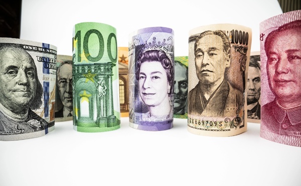 Marché des changes : dollar résilient, EUR/JPY en tendance haussière [ABO]
