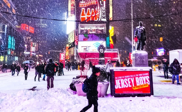 Tempête de neige : des milliers de vols annulés aux USA