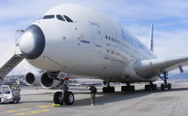 L’airbus A380 atterrit à Nice Côte d’Azur