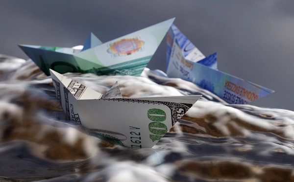 Dollar chahuté, euro solide : les devises ballotées par les tensions au Moyen-Orient [ABO]