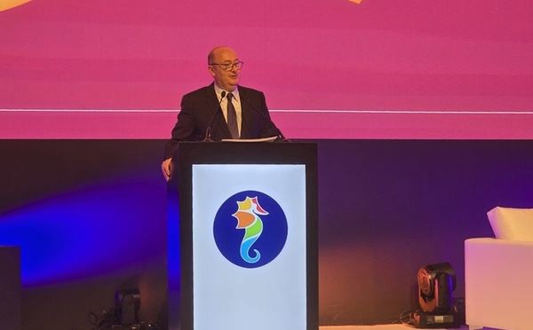 Congrès Selectour à Prague : Manuel Valls,  Nicolas de Tavernost et le Cardinal François Bustillo...