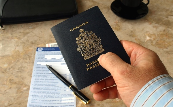 Vacances d’été : ces erreurs qui coûtent cher aux voyageurs canadiens
