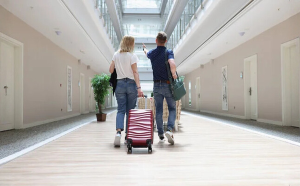 Hôtel ou location de courte durée : l'arbitrage des Français dépend... des prix !