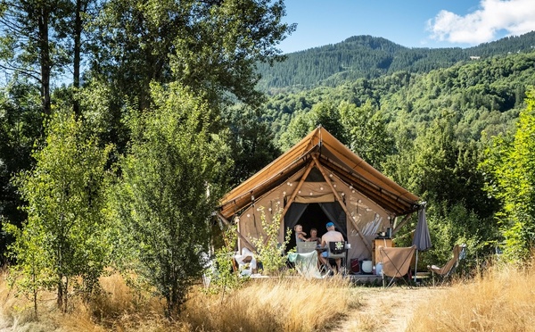 Campings, bivouacs, IA et hôtels : immersion dans l'univers Huttopia