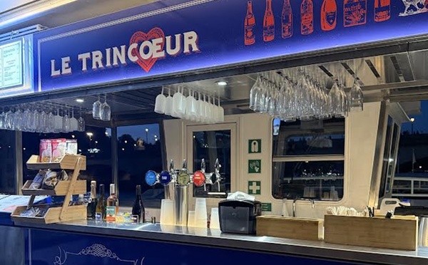 Vedettes de Paris inaugure un bar sans canettes ni bouteilles