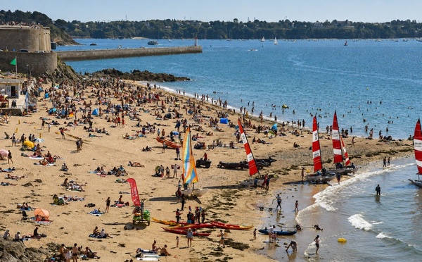 L’accès aux vacances : un droit inachevé totalement abandonné par les politiques français !