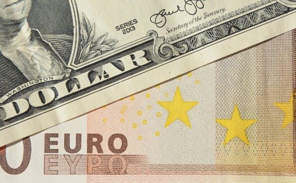 Taux de change : l’euro sous pression face au dollar [ABO]