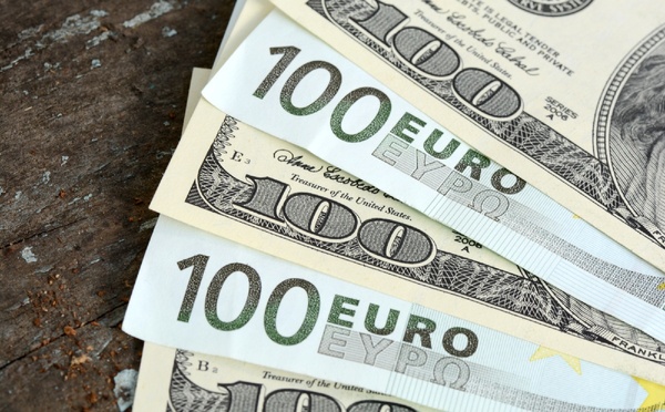 Taux de change : le dollar recule, l’euro dans l’incertitude [ABO]
