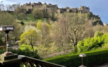 Vue -depuis les jardins de Princess Street- du château médiéval d'Edimbourg, perché sur un promontoire volcanique (©PB)
