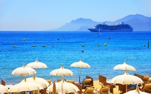 Sans port en eau profonde, Cannes accueille aujourd’hui ses croisiéristes via des navettes depuis des paquebots mouillant au large @Deposit-Photos.Com