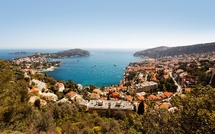 Président de la métropole Côte d'Azur, Christian Estrosi a intimé l'ordre au capitaine du Voyager of the Seas de quitte la rade de Villefranche - Depositphotos.com Auteur kanuman