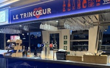 Vedettes de Paris inaugure un bar sans canettes ni bouteilles