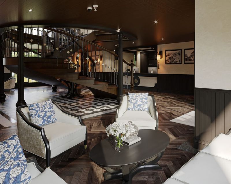 Des salons élégants au pied du grand escalier en bois