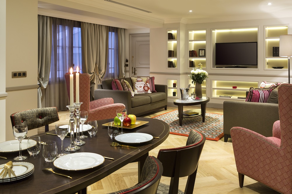 Cit Suites Arc de Triomphe_Suite Tour Eiffel_ living room 03-HR